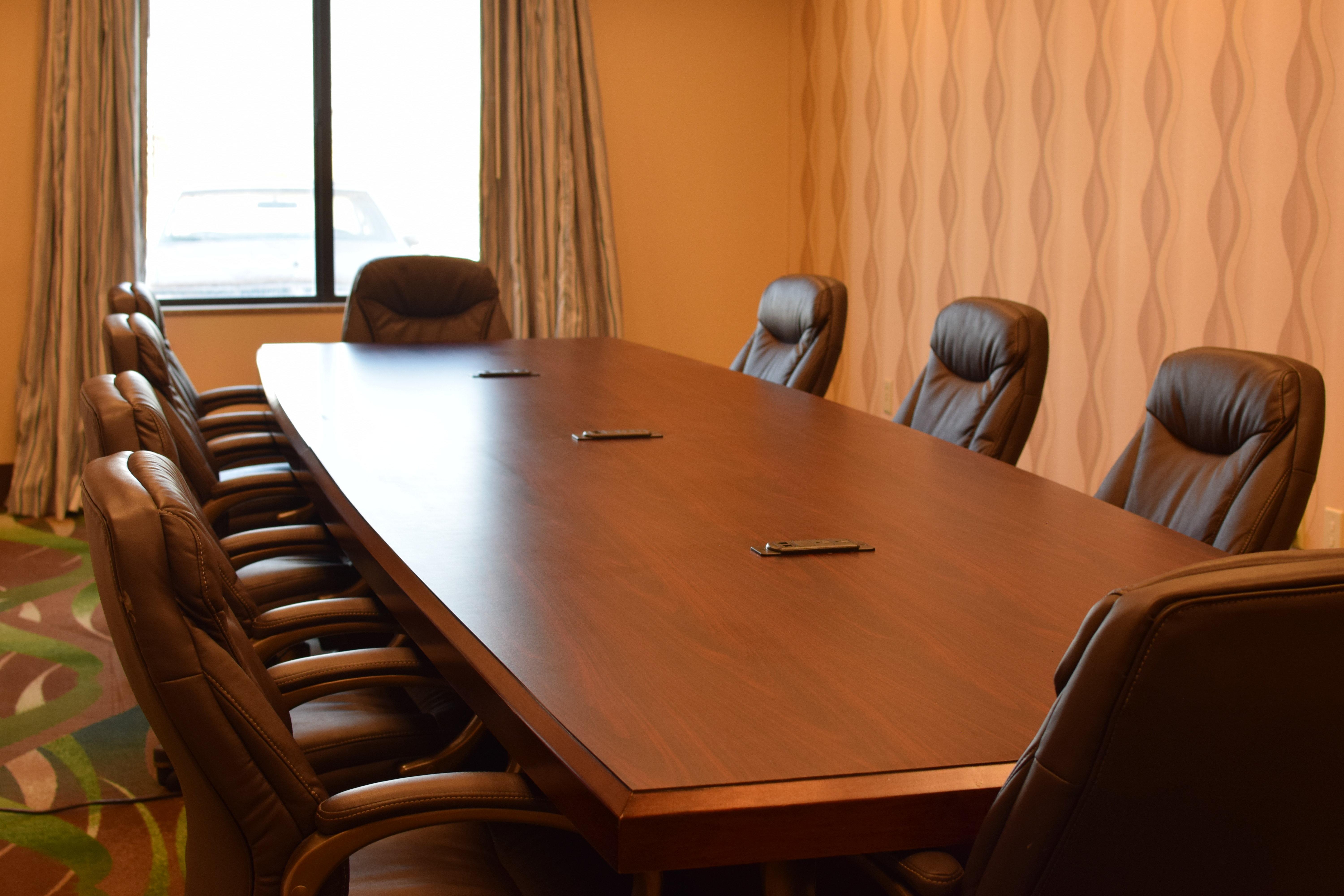 Holiday Inn Express Pratt By Ihg Екстер'єр фото