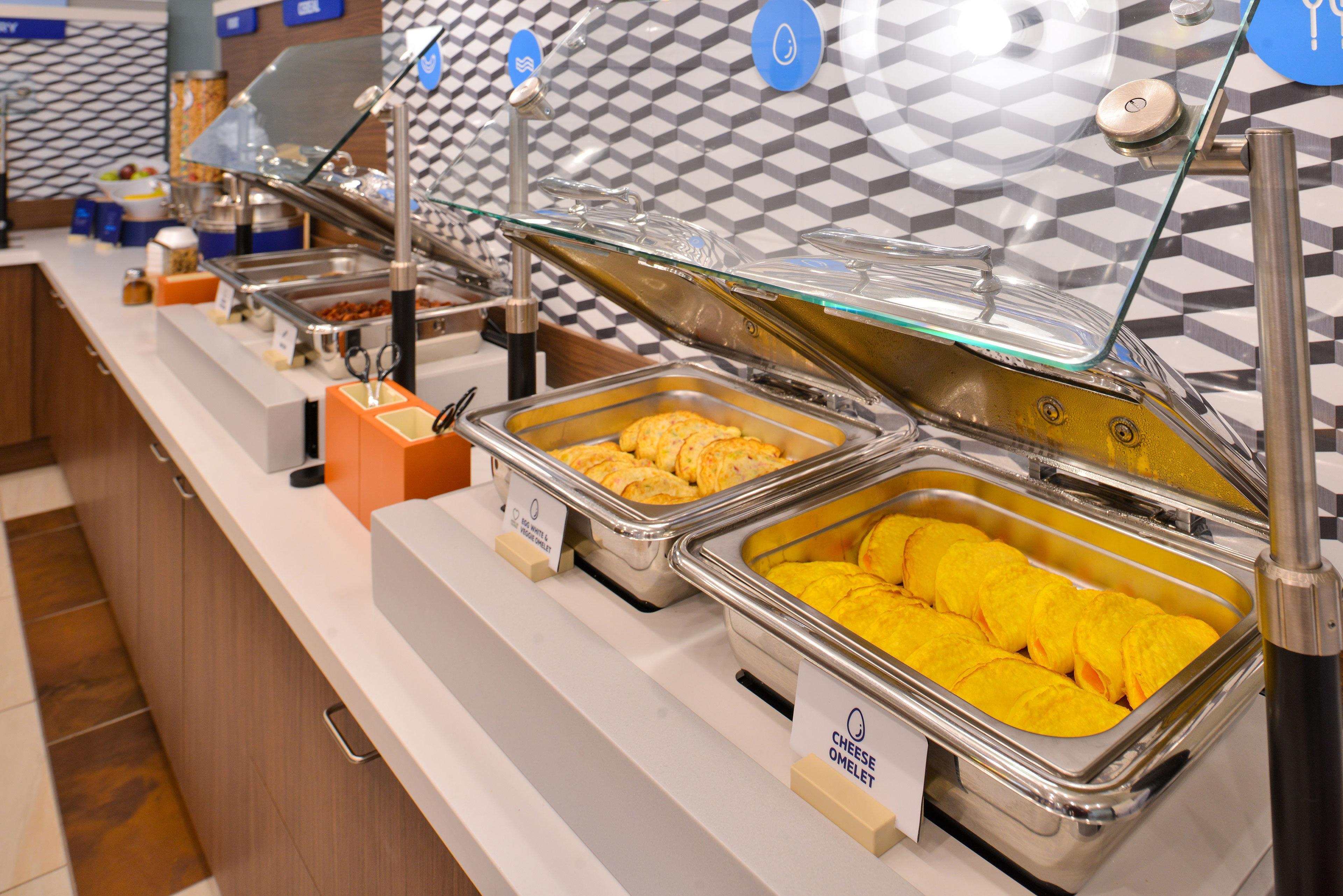 Holiday Inn Express Pratt By Ihg Екстер'єр фото