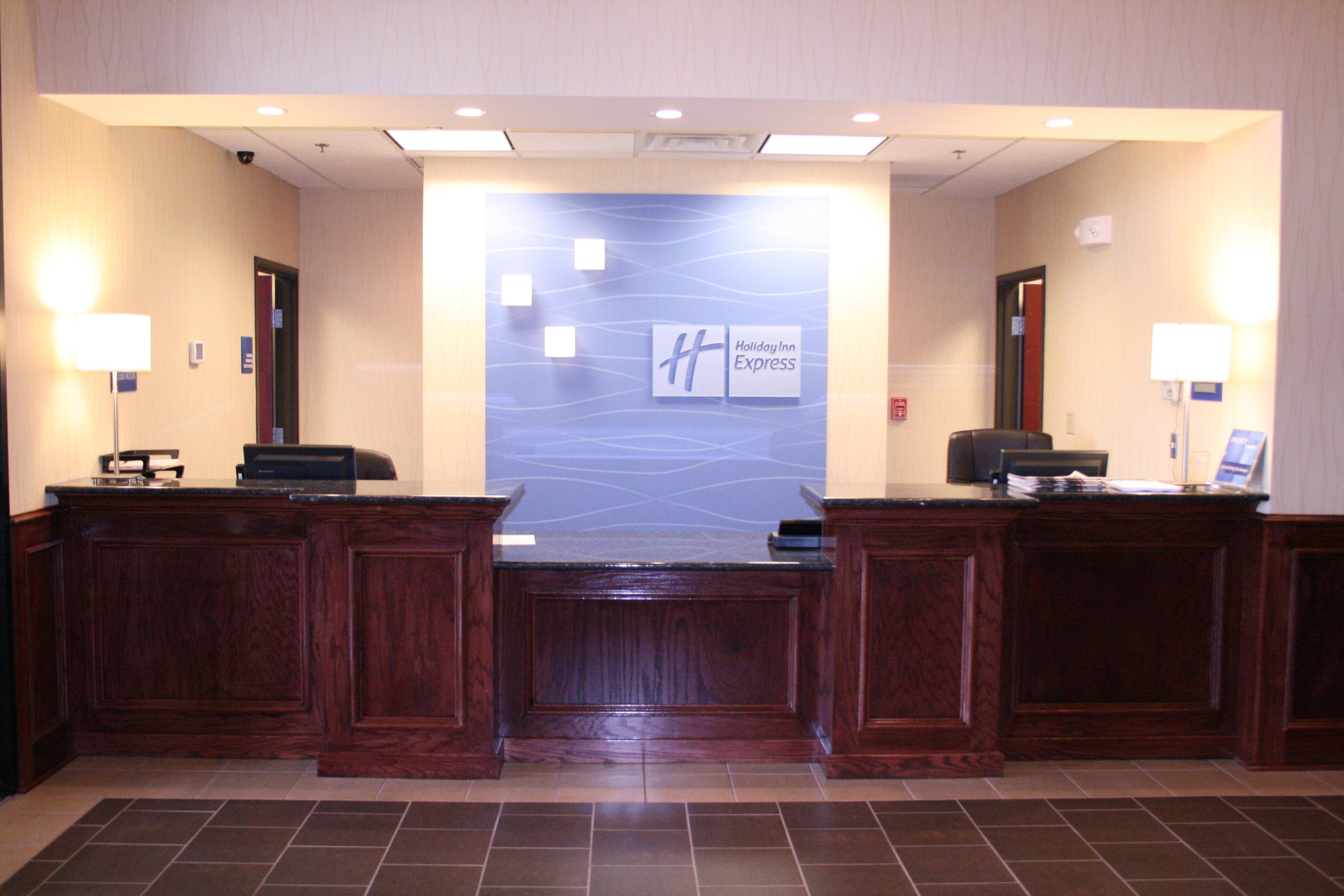 Holiday Inn Express Pratt By Ihg Екстер'єр фото