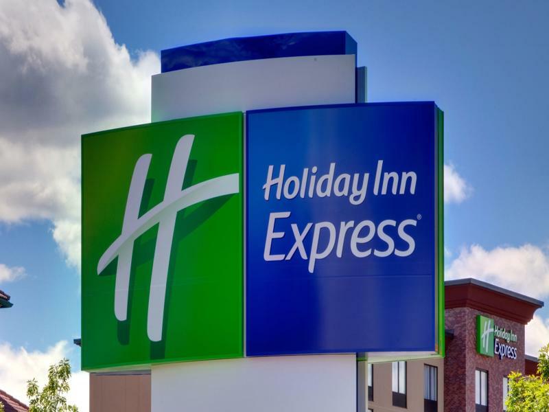 Holiday Inn Express Pratt By Ihg Екстер'єр фото